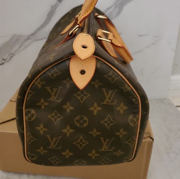 Authentic Louis Vuitton Speedy 30 - Picture 9 of 17